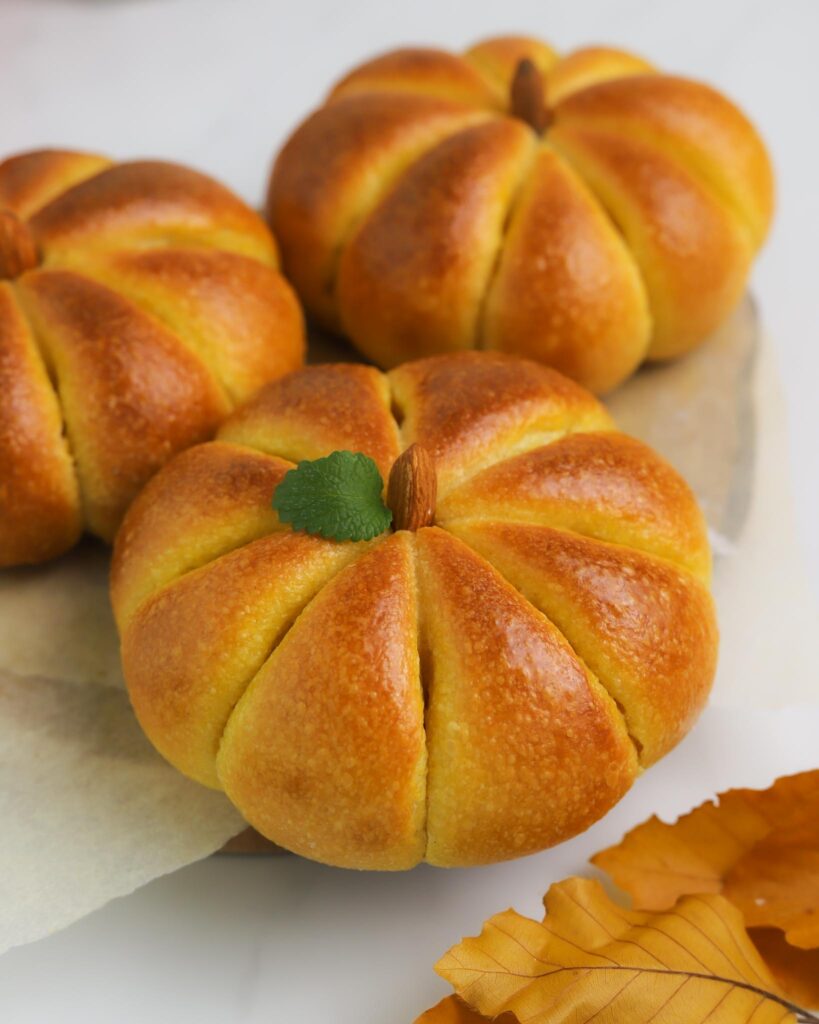 sourdough pumpkin bread rolls