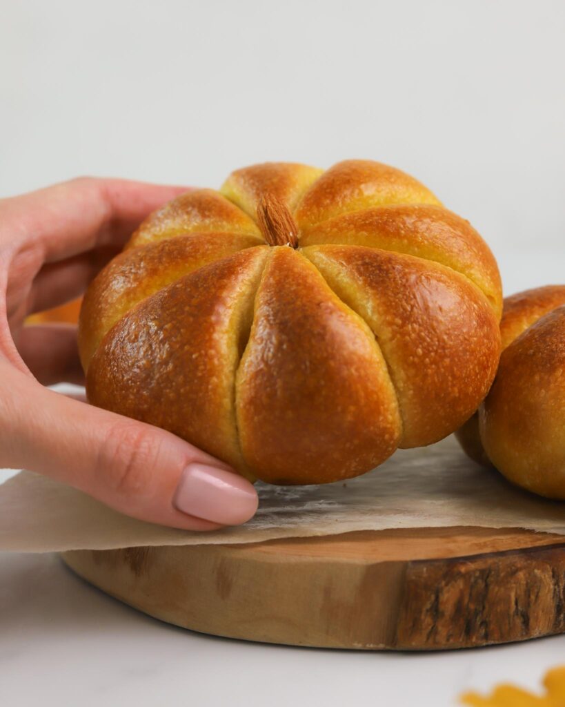 sourdough pumpkin bread rolls